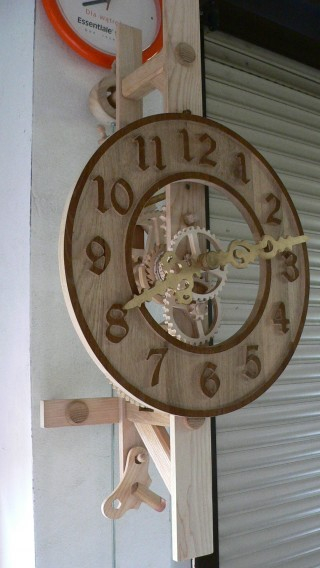 zegar z drewa (działa)