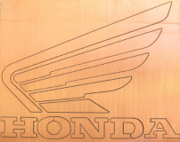 płytka z logo hondy
